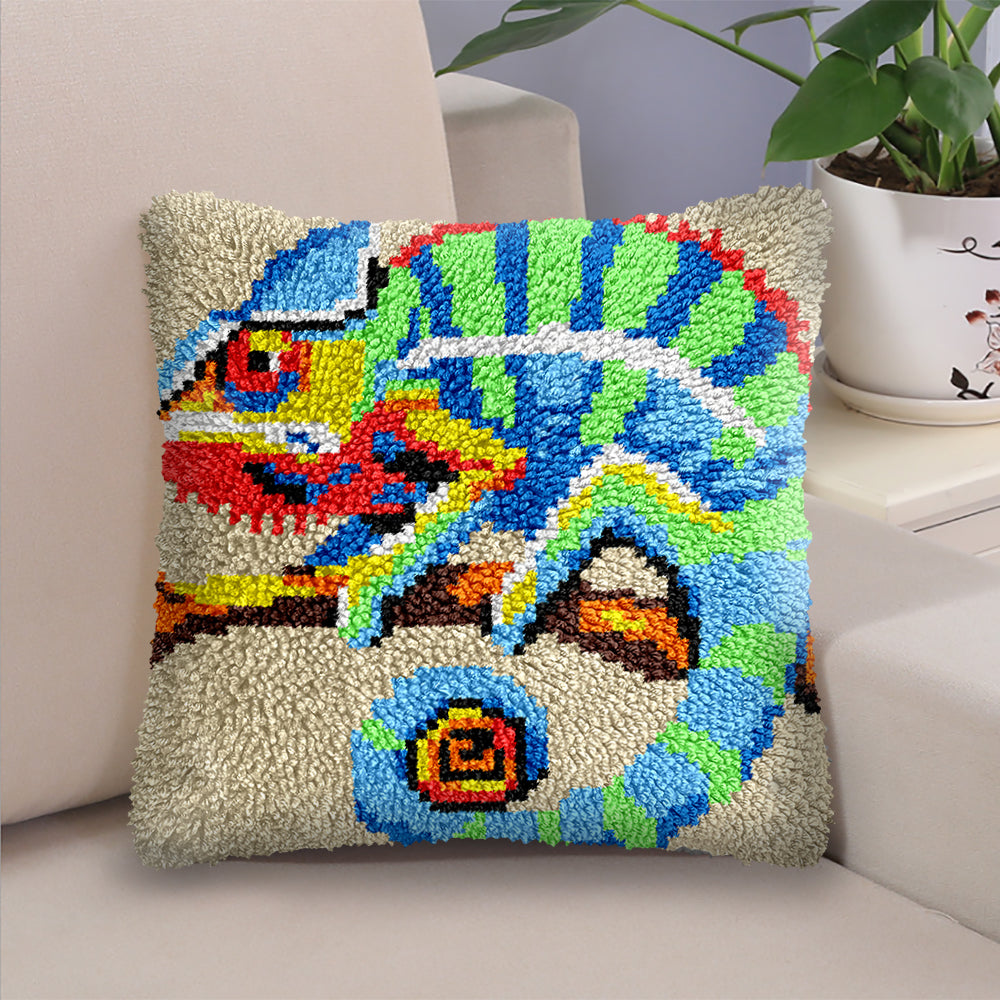 Veirousa Chameleon Latch Hook Pillow Kit