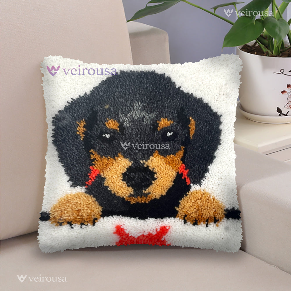 Veirousa Dachshund Puppy Latch Hook Pillow Kit
